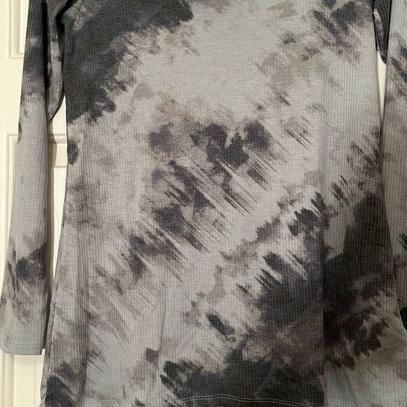 LulaRoe Lynnae Top - Picture 3 of 5